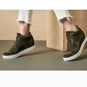 Blondo Glenda Camouflage Platform Zip-up Waterproof Sneakers